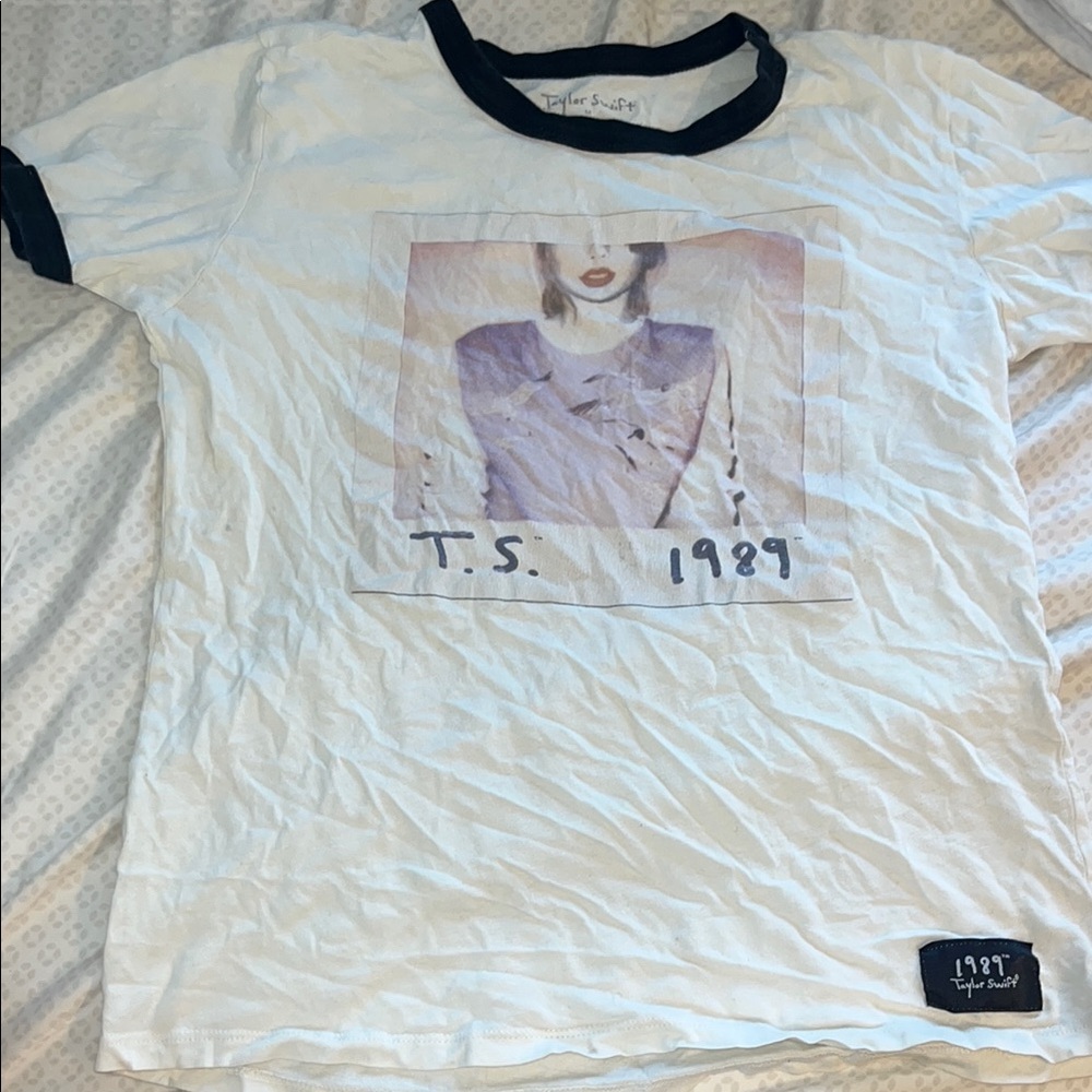 Taylor Swift 1989 Graphic Tee with Black Accents